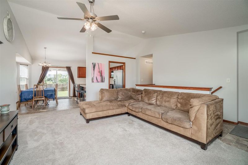 1427 E Berlin St, Haysville, KS 67060