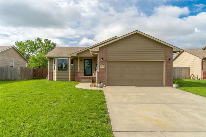 1427 E Berlin St, Haysville, KS 67060