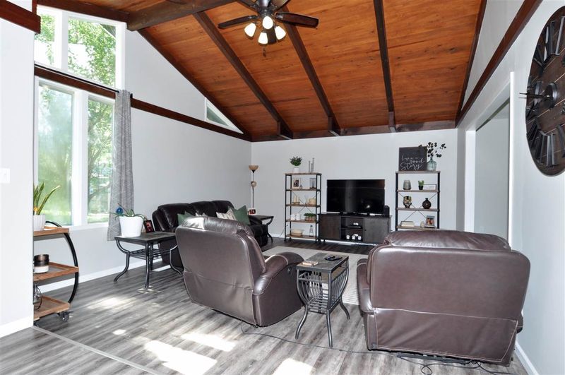 321 Wills Ln, Halstead, KS 67056