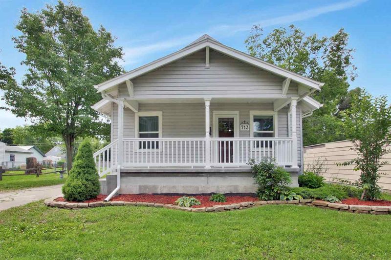713 E 8th St, Newton, KS 67114