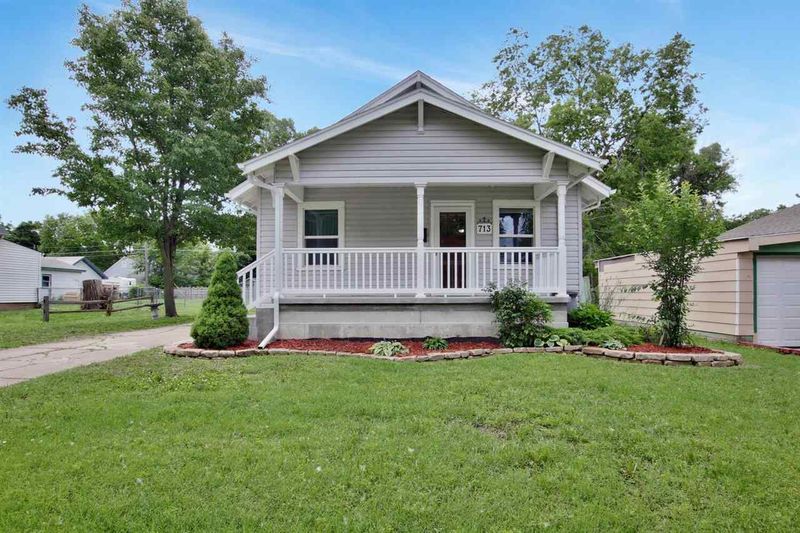 713 E 8th St, Newton, KS 67114
