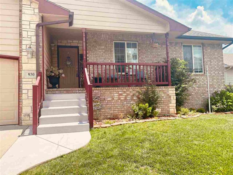 930 Cedar Brook Cir, Mulvane, KS 67110-2104