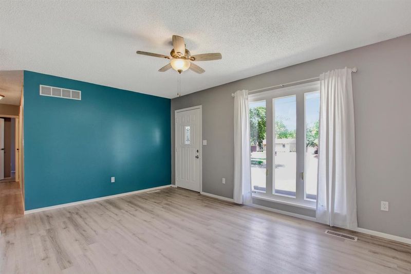 16 SE 4th Ct, Newton, KS 67114