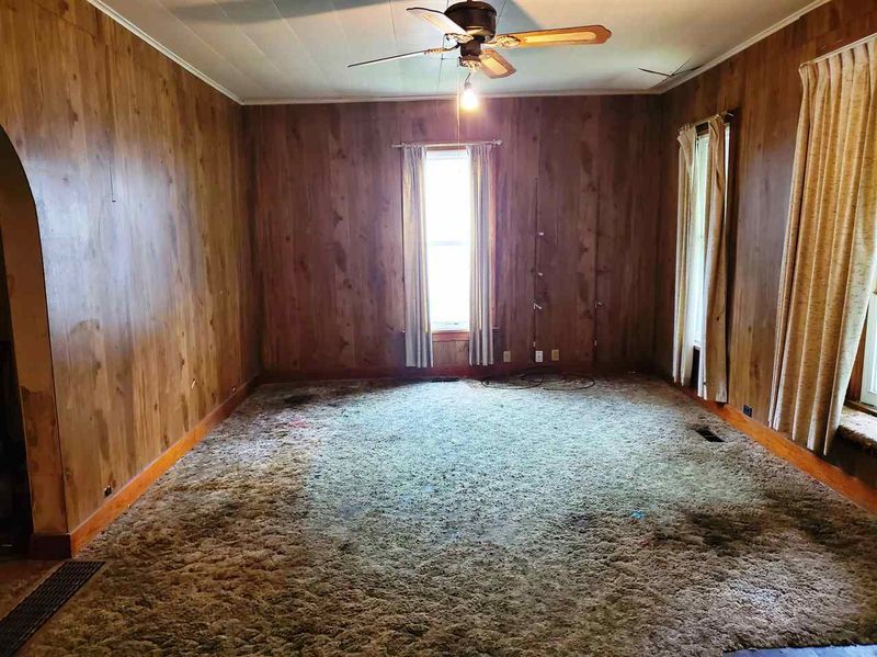 212 E 2nd St, Newton, KS 67114