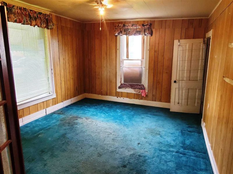 212 E 2nd St, Newton, KS 67114