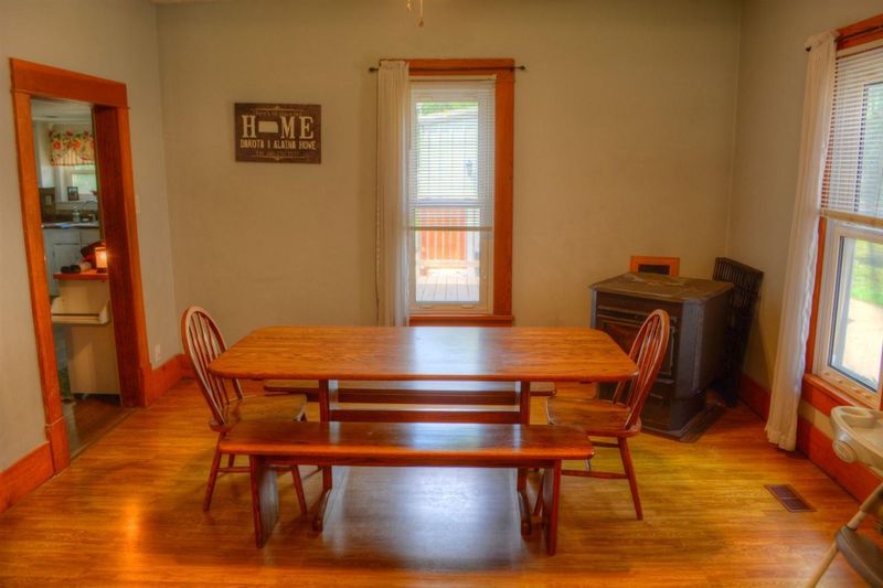 432 E 4th St, Newton, KS 67114