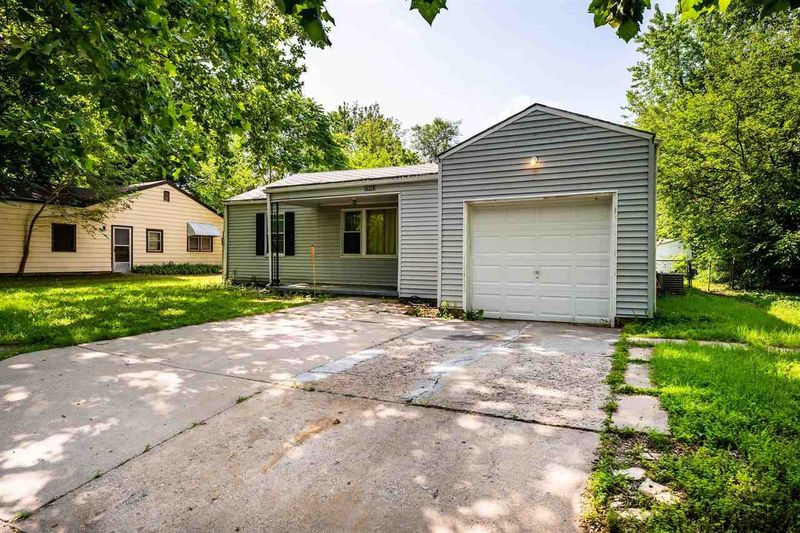 2933 E Evans St, Wichita, KS 67216-2523