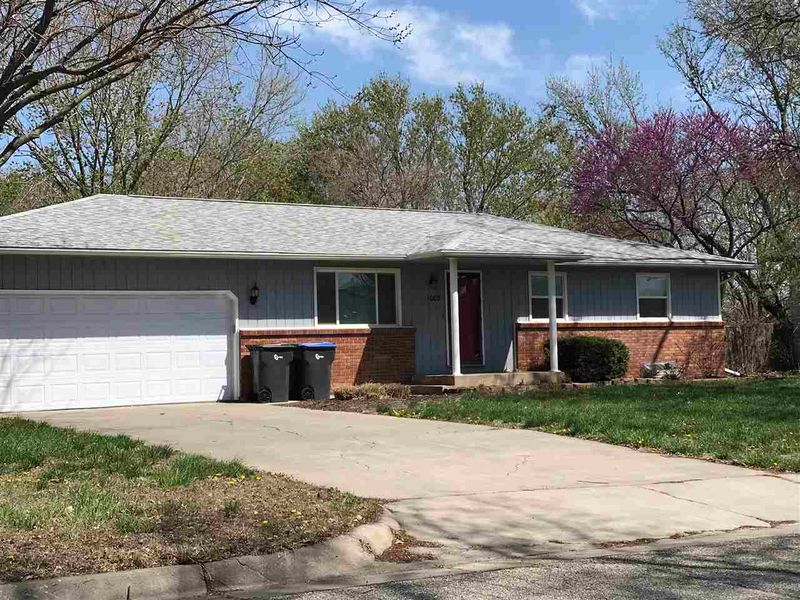 1008 Trinity Dr, Newton, KS 67114