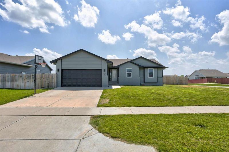 701 S Longbranch Dr, Maize, KS 67101