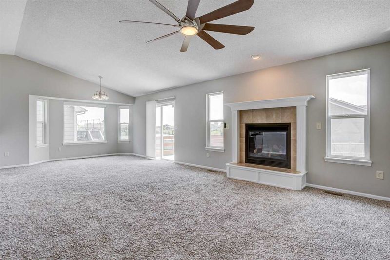 701 S Longbranch Dr, Maize, KS 67101