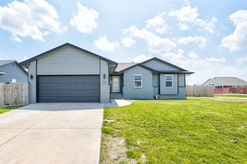 701 S Longbranch Dr, Maize, KS 67101
