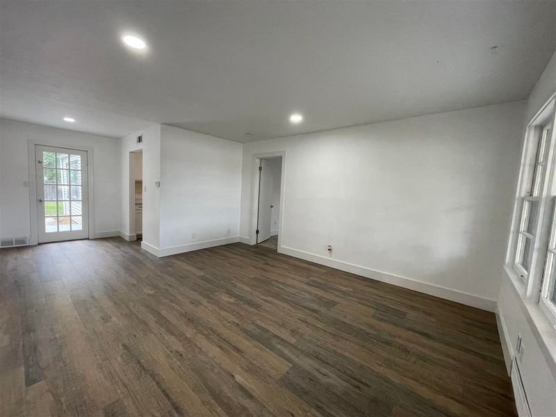 661 S Apache, Wichita, KS 67207-2115