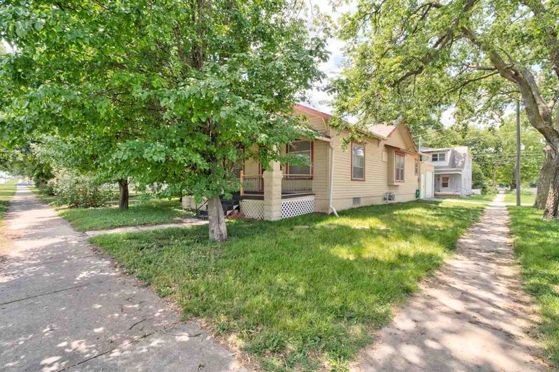 1125 N Main St, Newton, KS 67114