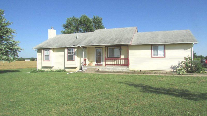 1188 N River Rd, Mulvane, KS 67110