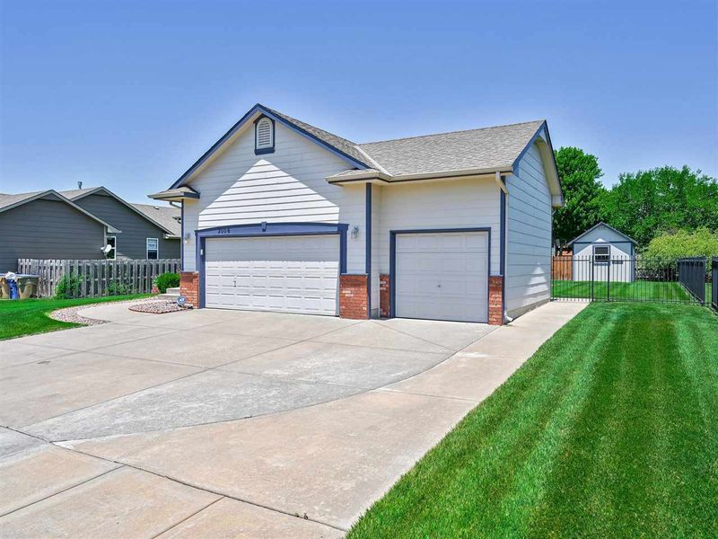2006 E Quail Hollow St, Derby, KS 67037
