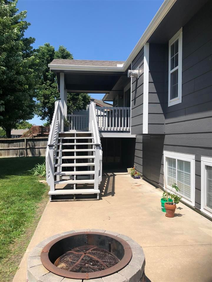 110 E Creekstone St, Mulvane, KS 67110