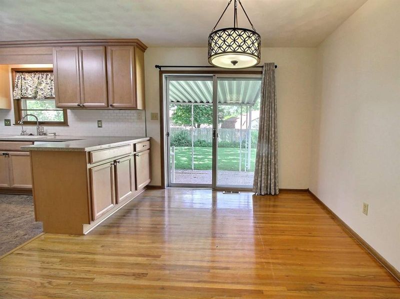 823 E English Ct, Derby, KS 67037