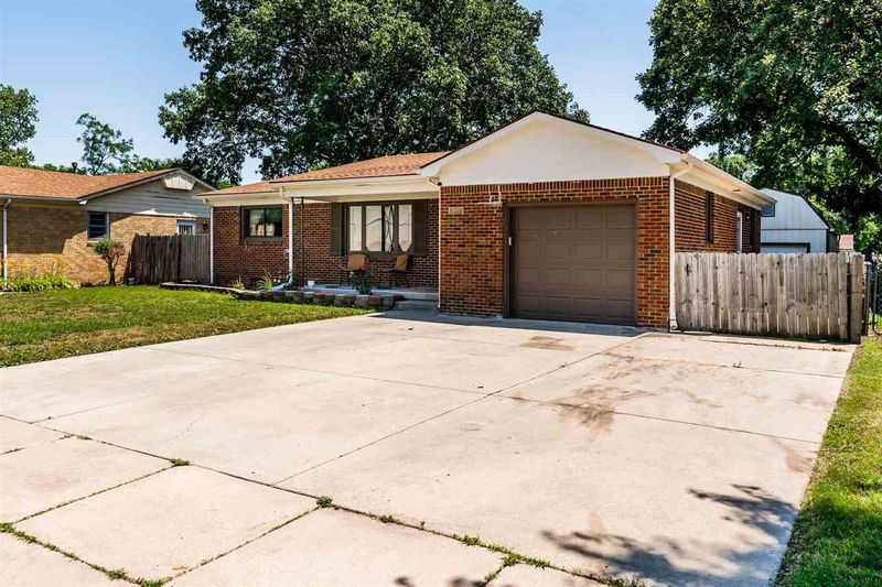 8049 E Orme St, Wichita, KS 67207