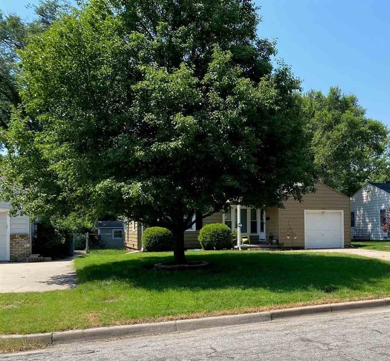 6021 E Gilbert St, Wichita, KS 67218