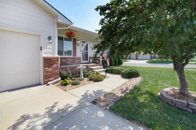 2248 E Curtis Ct, Derby, KS 67037