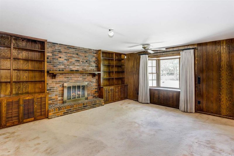 8308 E Limerick St, Wichita, KS 67206