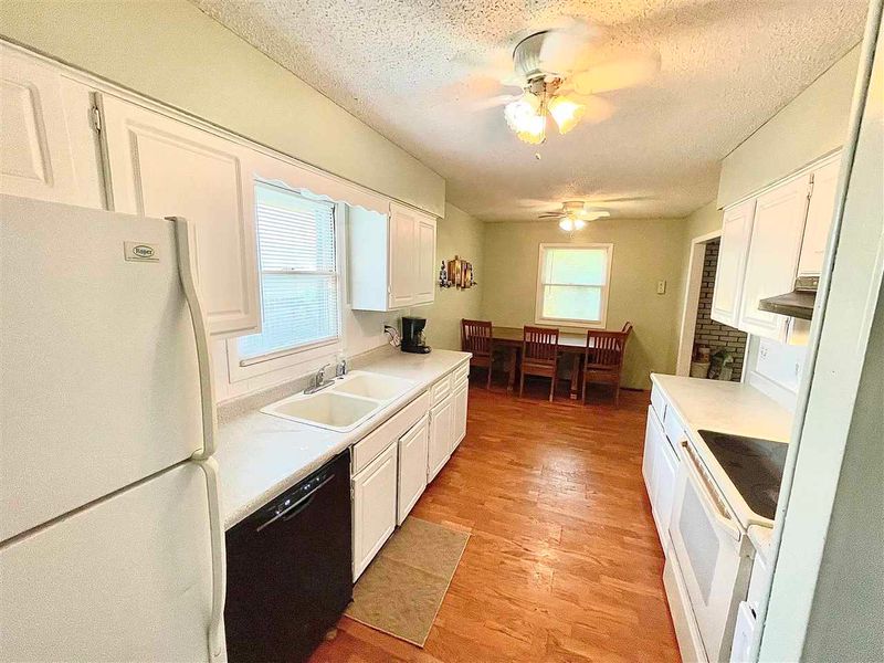 9249 E Lincoln Ct, Wichita, KS 67207