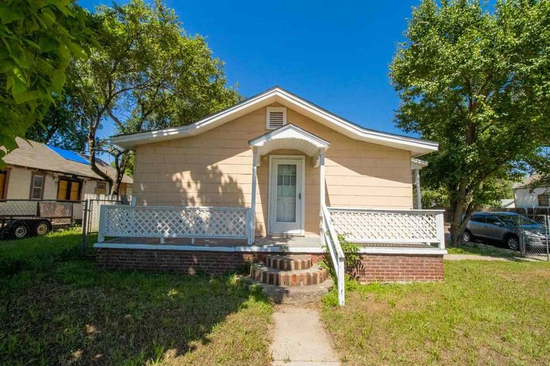325 E Funston St, Wichita, KS 67211