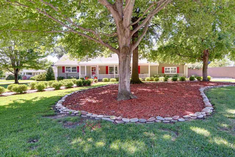 8201 E Willowbrook, Wichita, KS 67207