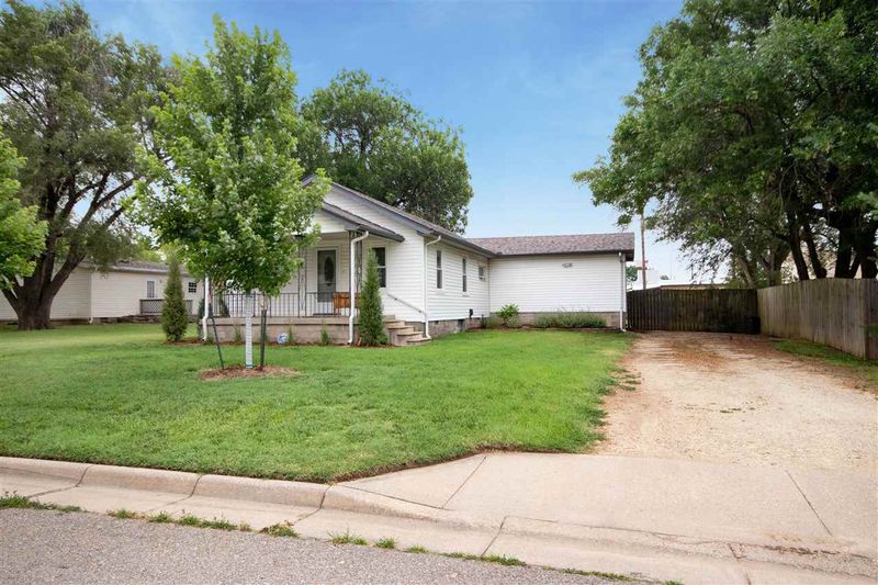 118 N Oak St, Goddard, KS 67052