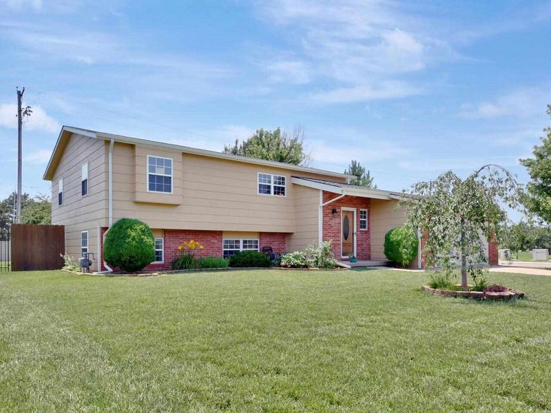 2101 E Summerset Str, Derby, KS 67037
