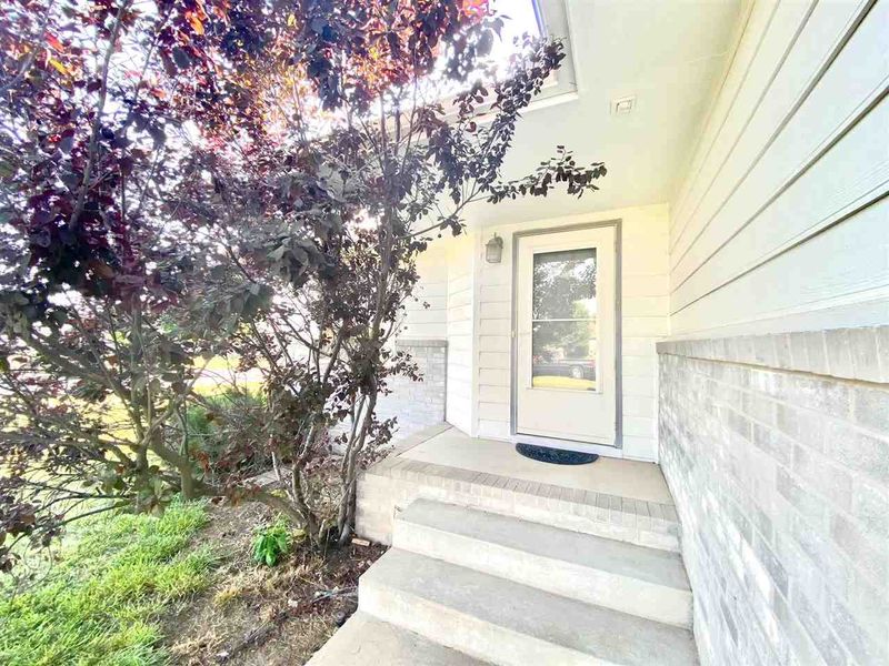 1632 E Winterset St, Goddard, KS 67052