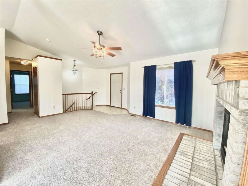 1632 E Winterset St, Goddard, KS 67052