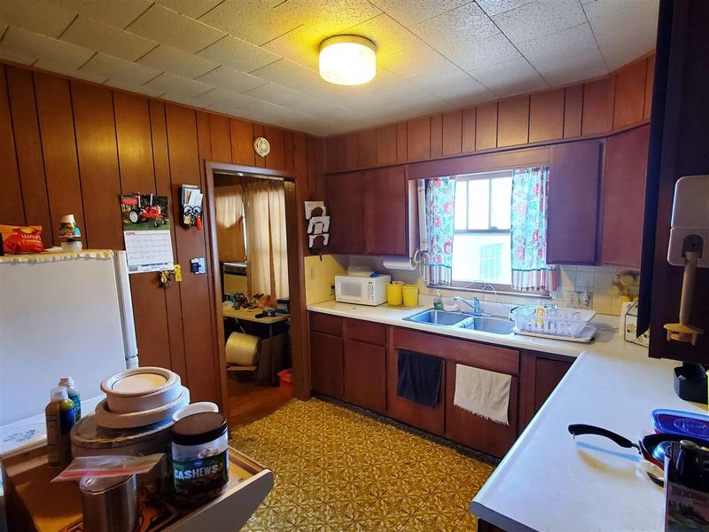406 E 8th St, Newton, KS 67114