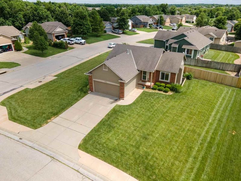 2231 E Surrey Ln, Derby, KS 67037