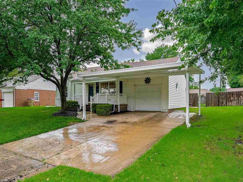 651 S Calhoun St, Wichita, KS 67207