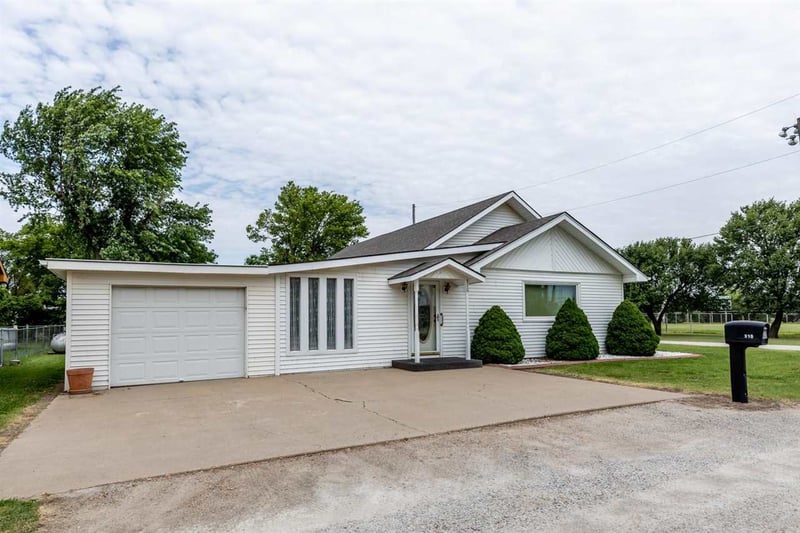 310 N Washington St, Mayfield, KS 67103