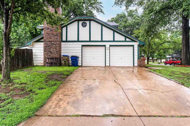 819 N Brook Forest Rd, Derby, KS 67037-2160