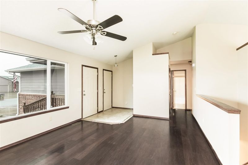 831 E Winding Lane St, Derby, KS 67037