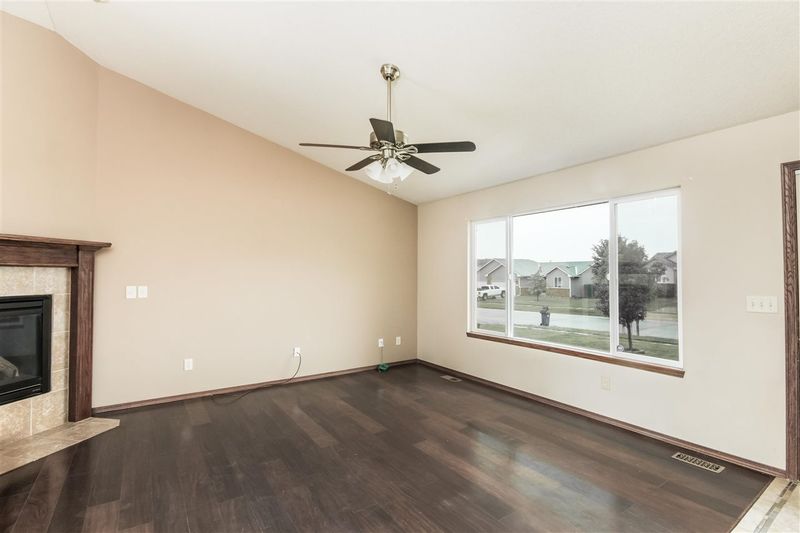 831 E Winding Lane St, Derby, KS 67037