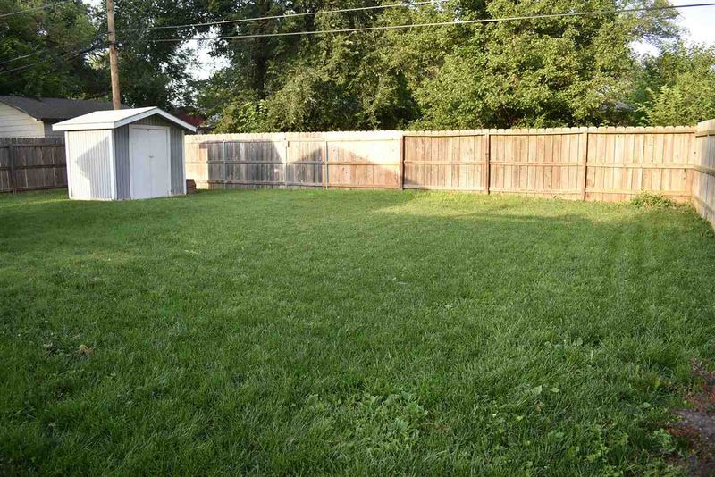 932 S Apache Dr, Wichita, KS 67207