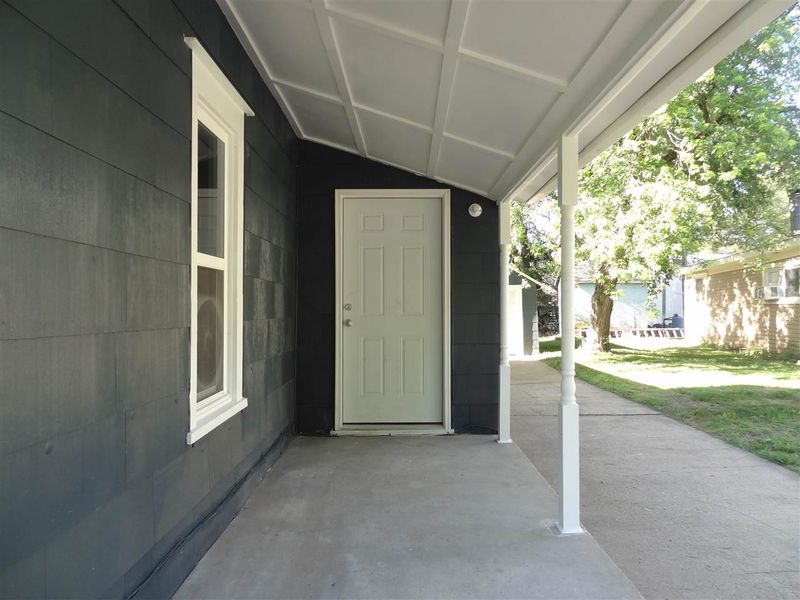 423 W 10th St, Newton, KS 67114