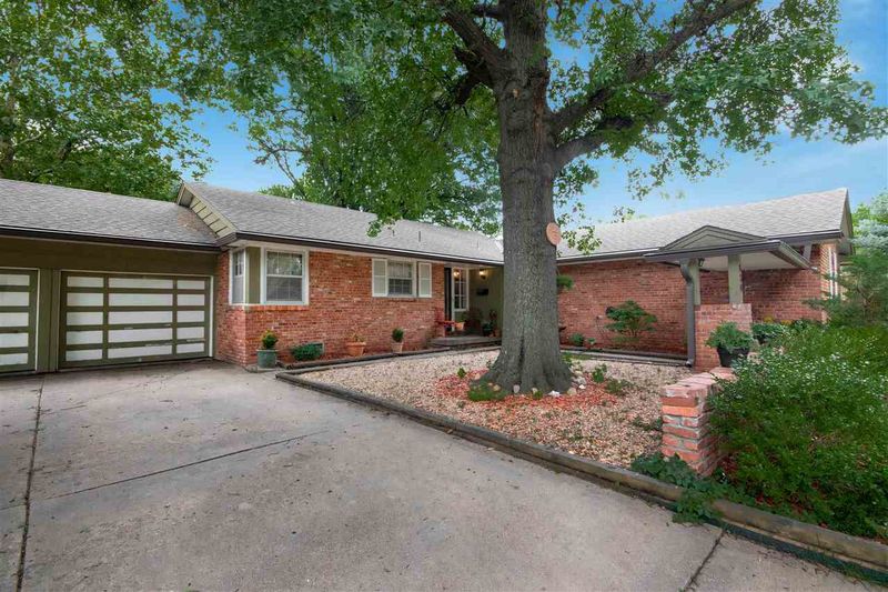 830 N Brookfield Rd, Wichita, KS 67206