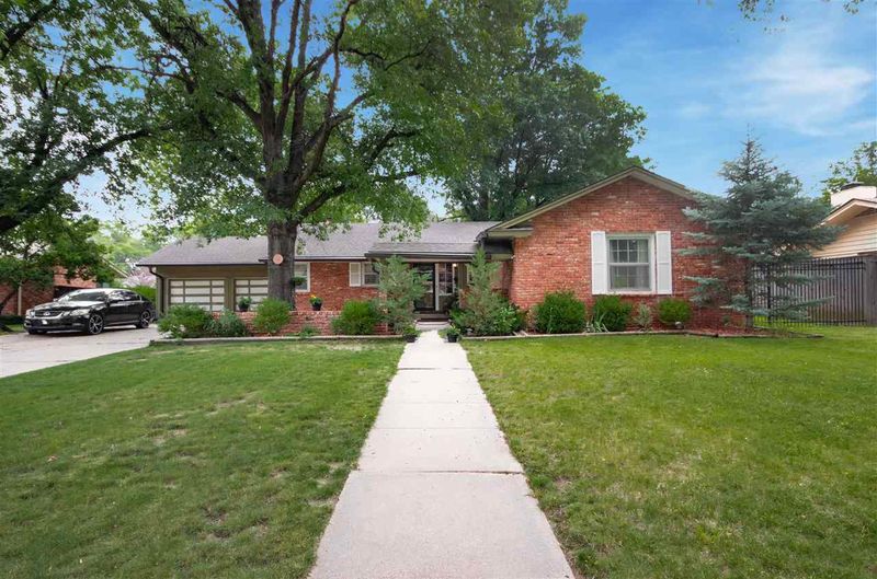 830 N Brookfield Rd, Wichita, KS 67206