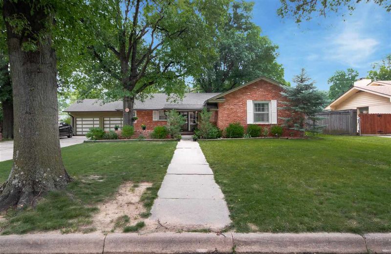 830 N Brookfield Rd, Wichita, KS 67206