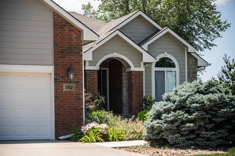 15601 W Hendryx St, Goddard, KS 67052