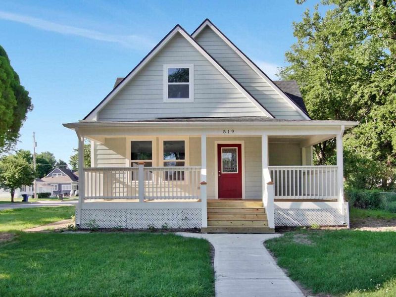 519 E 5th St, Newton, KS 67114