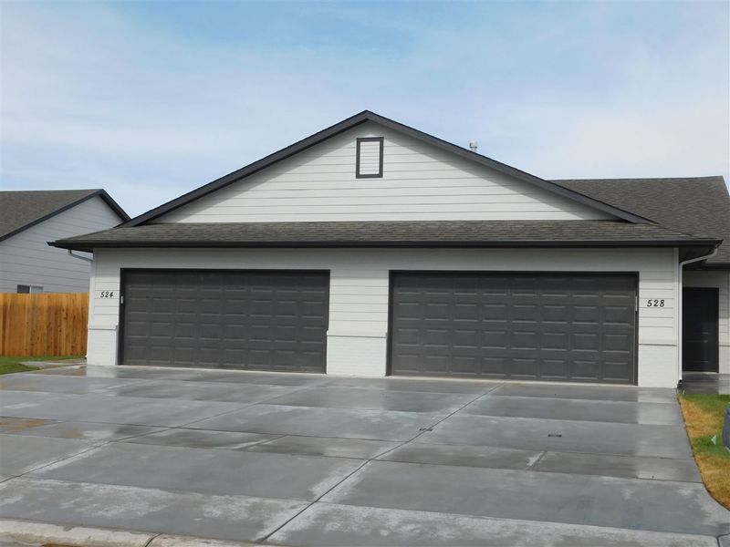 556-560 E Martens Ct, Goddard, KS 67052