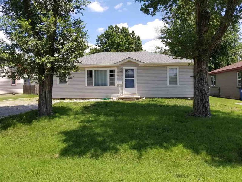 1228 N Walnut St, Eureka, KS 67045