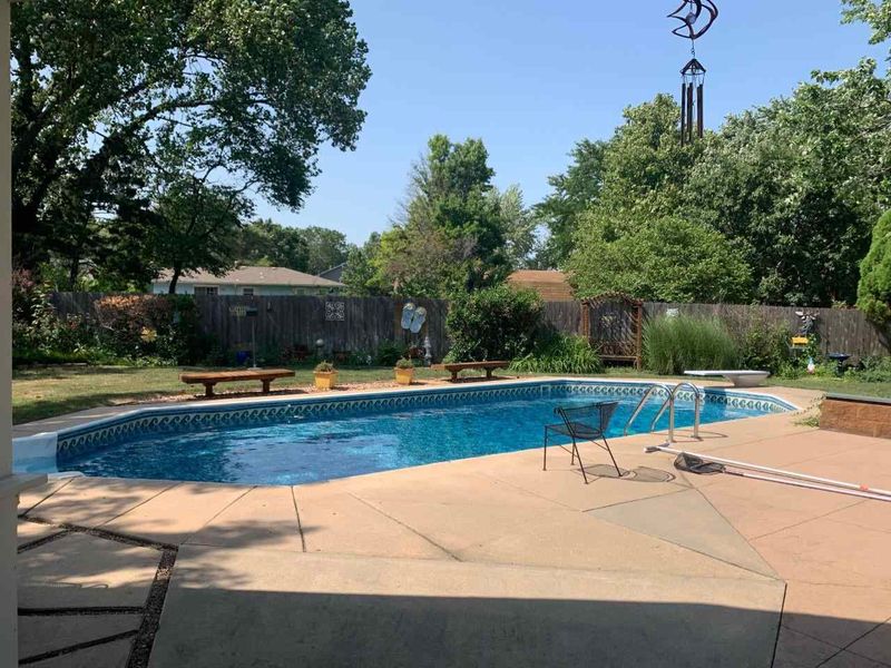 512 Renee Dr, Andover, KS 67002