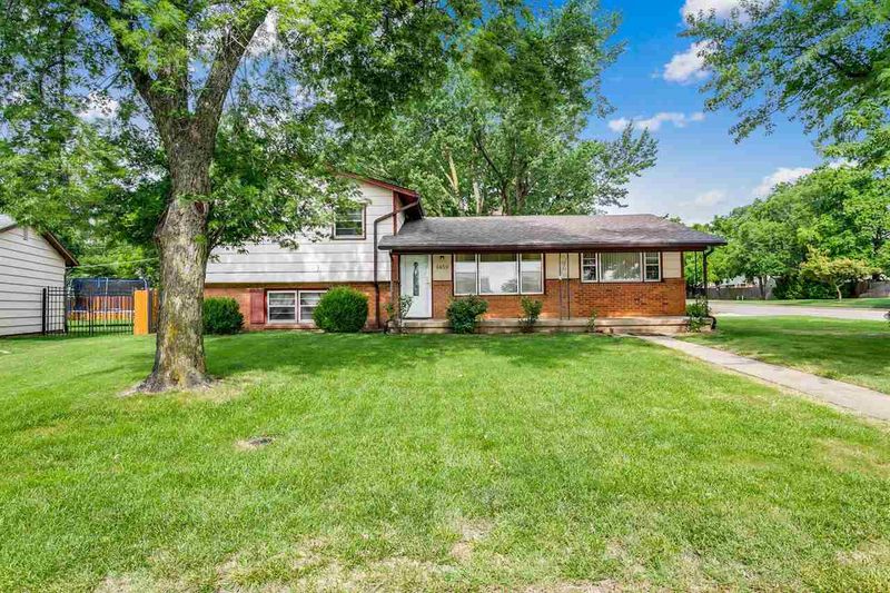 1459 N Community Dr, Derby, KS 67037